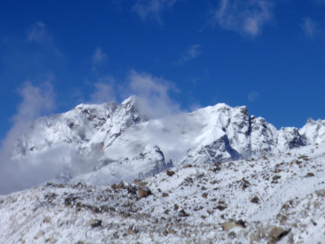 Early morning moon near Lobuche